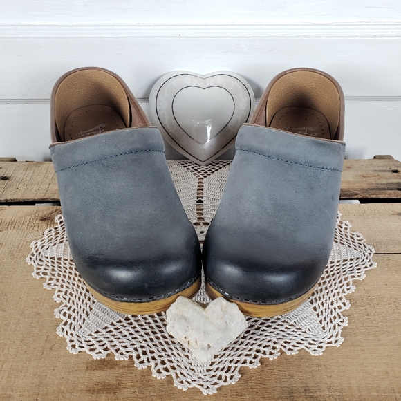 Ode to Dansko♡Heart & SouLe.. of the rocker bottom roLL clogs iconic flagship - Picture 12 of 15